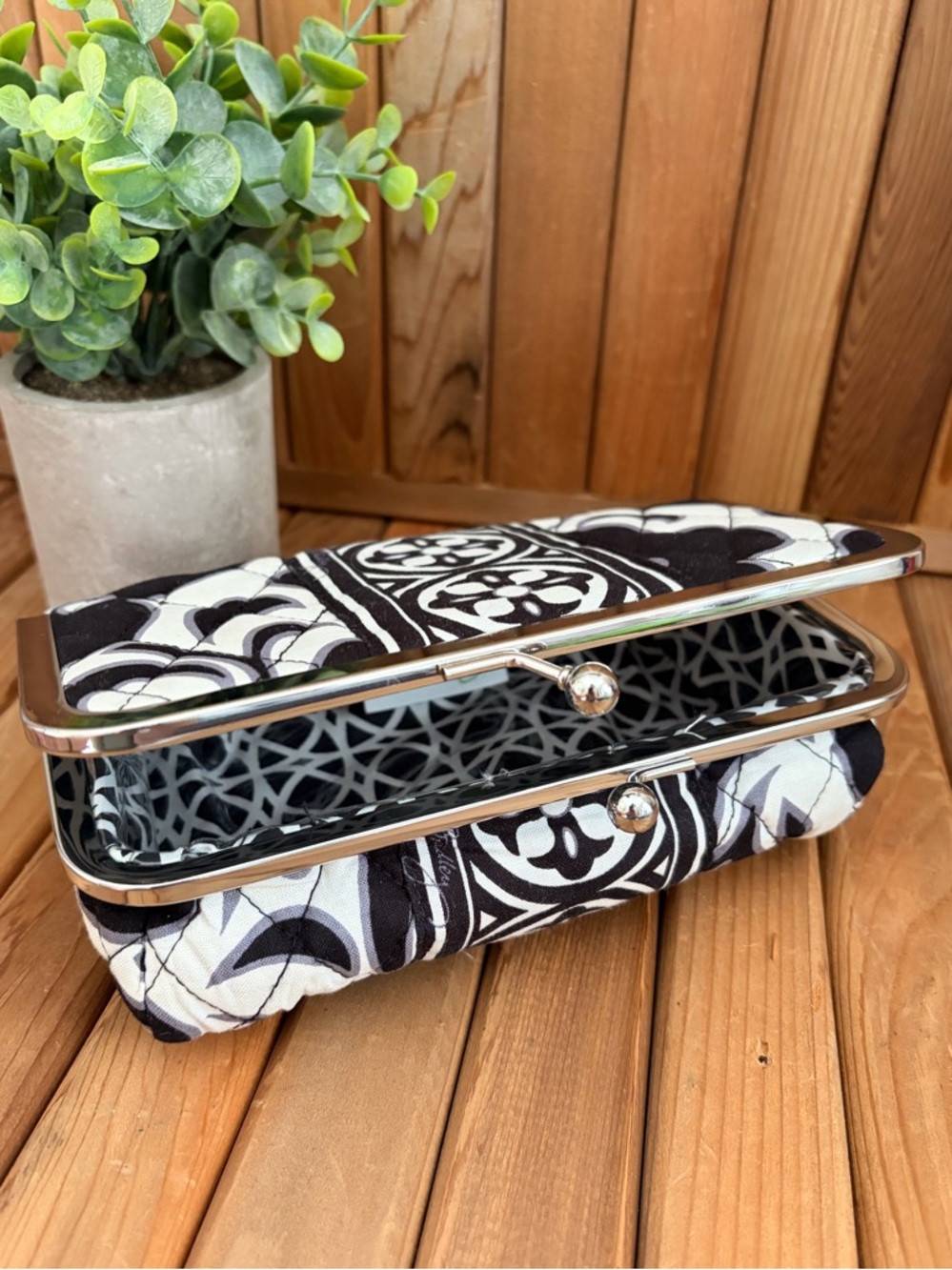 Vera Bradley Black White Kisslock Frame Clutch Cosmetic Bag Quilted, Vintage - Picture 3 of 9